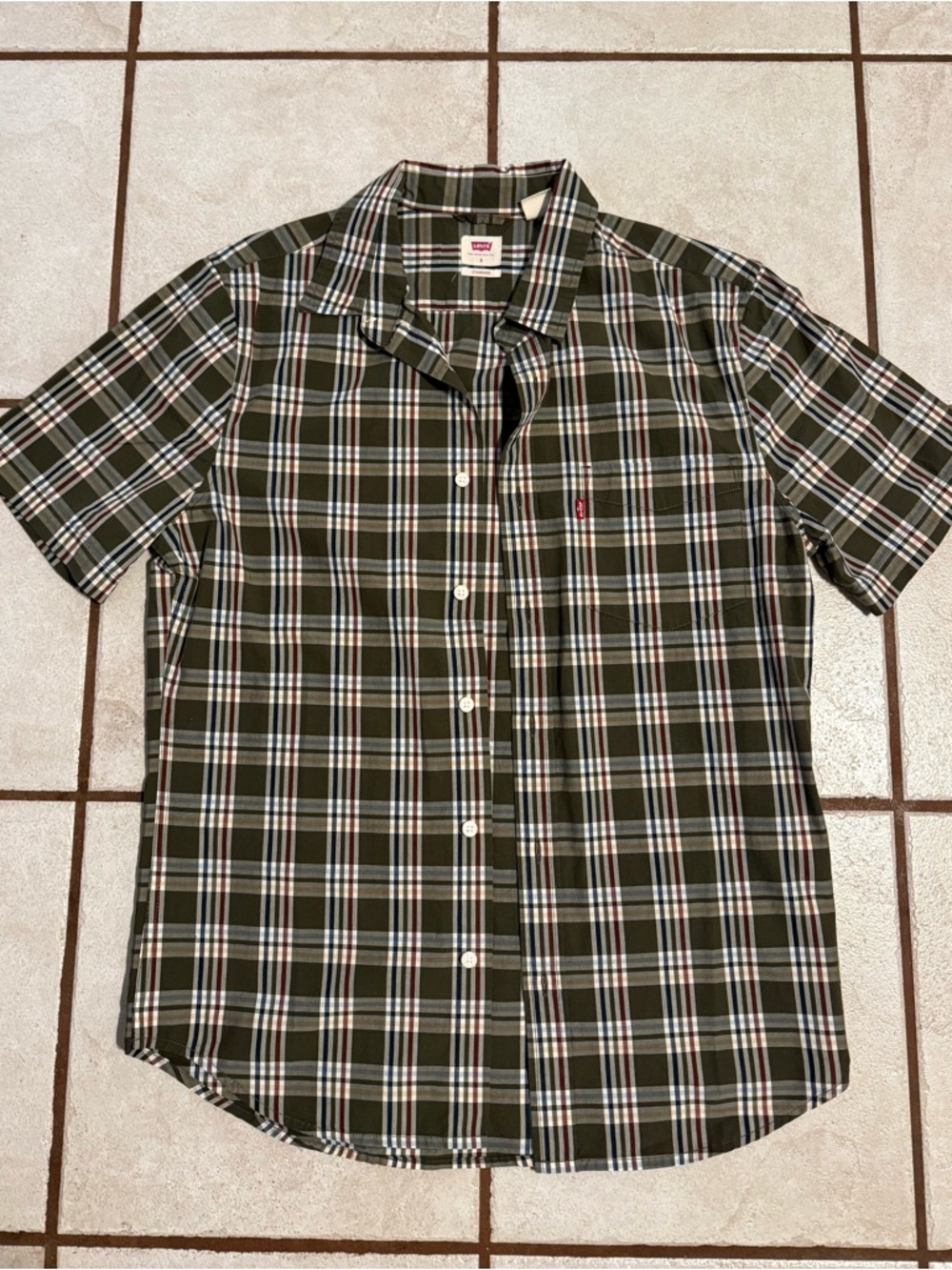 NWOT Levi’s Green Plaid Button Down Short Sleeve Men’s Small